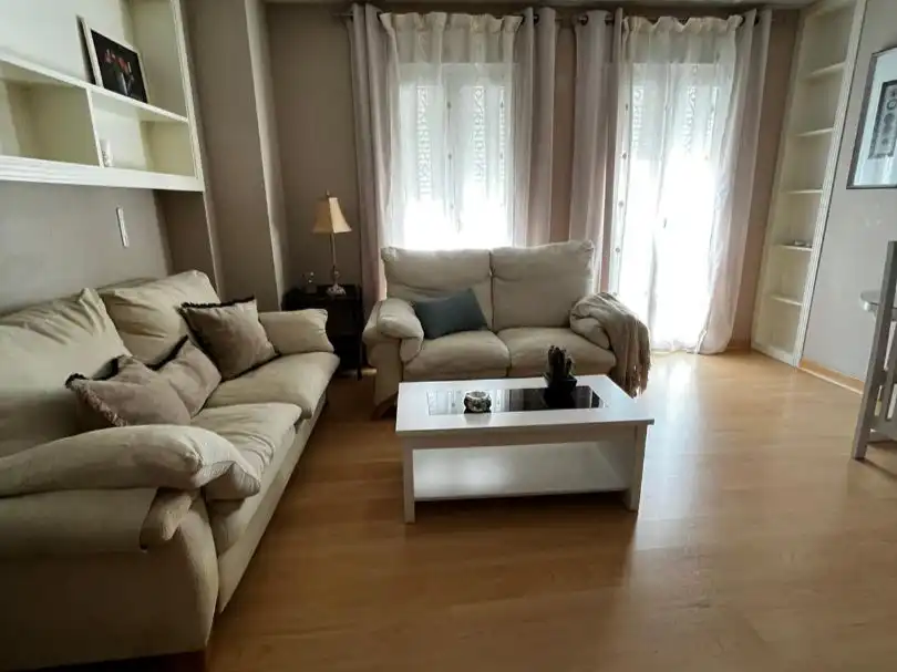 Living room of Flat for rent in Montijo  with Air Conditioner, Heating and Parquet flooring