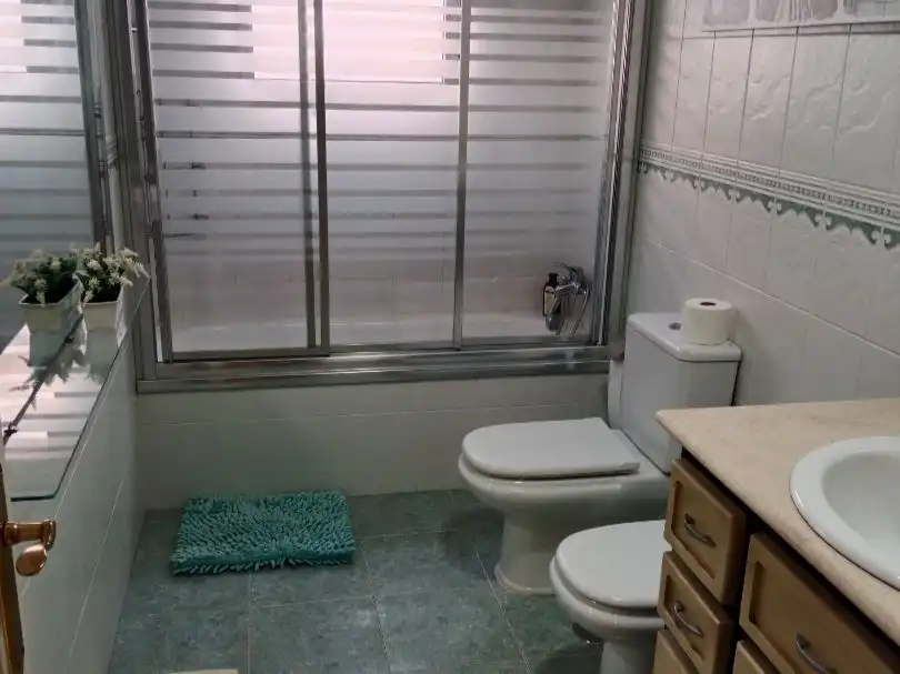 Bathroom of Flat for rent in Montijo  with Air Conditioner, Heating and Parquet flooring