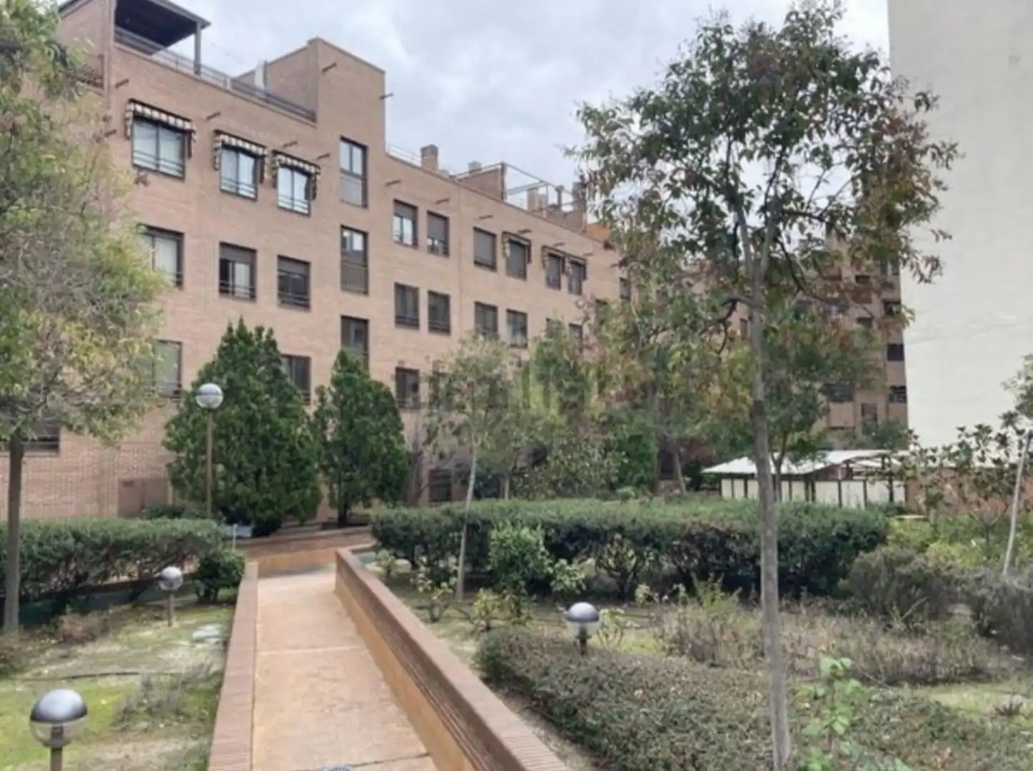 Vista exterior de Pis de lloguer en Madrid amb Calefacció, Jardí privat i Parquet