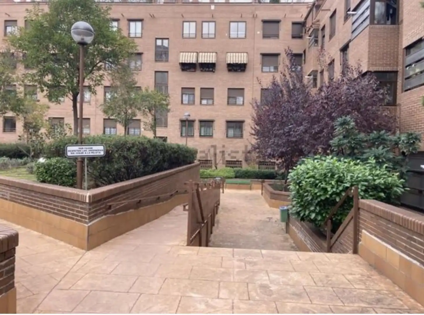 Vista exterior de Pis de lloguer en Madrid amb Calefacció, Jardí privat i Parquet