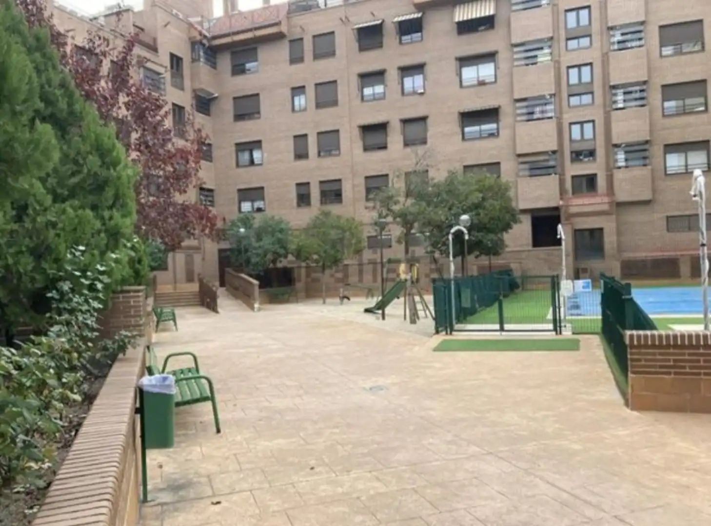 Vista exterior de Pis de lloguer en Madrid amb Calefacció, Jardí privat i Parquet