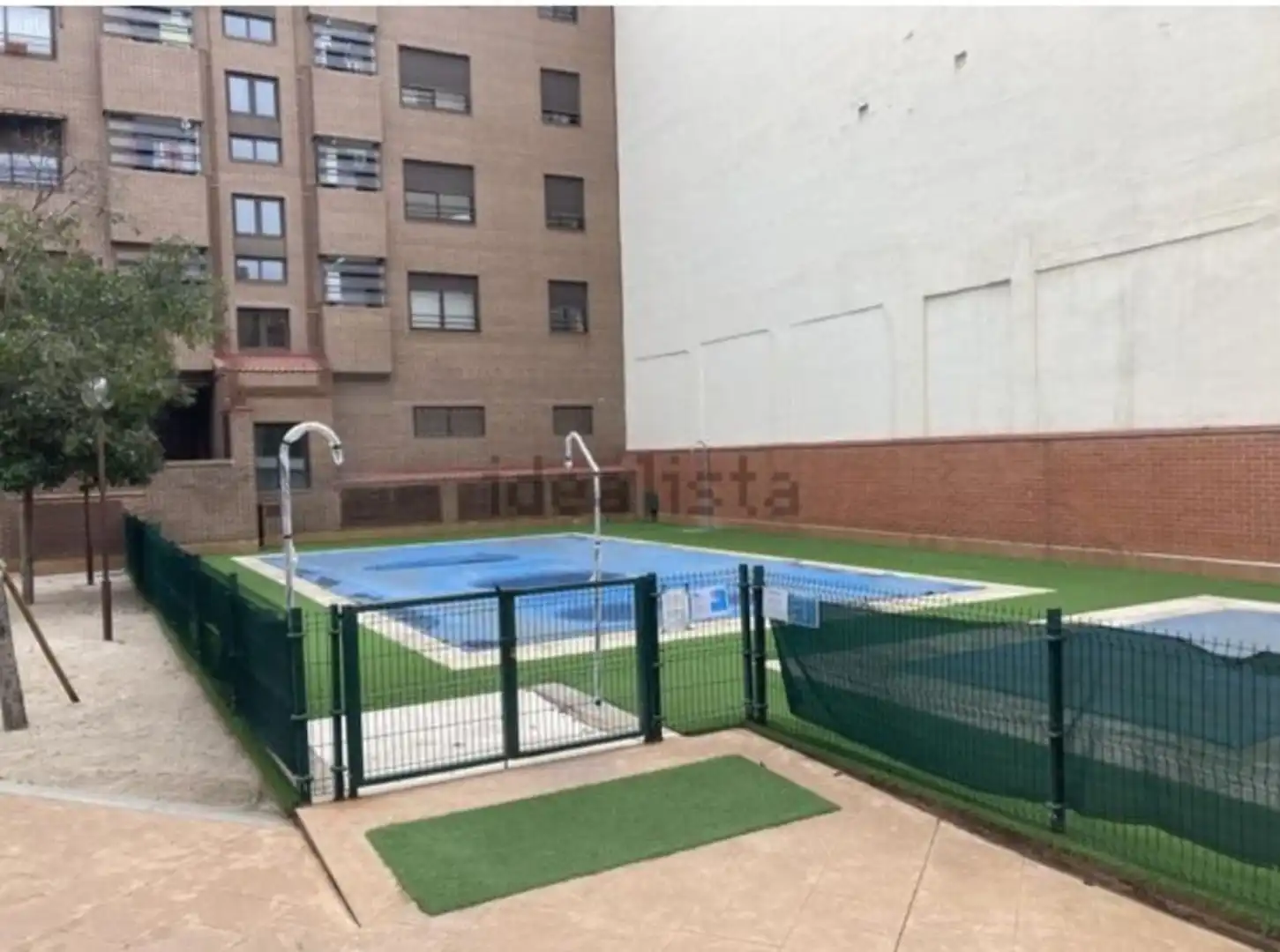 Piscina de Pis de lloguer en Madrid amb Calefacció, Jardí privat i Parquet