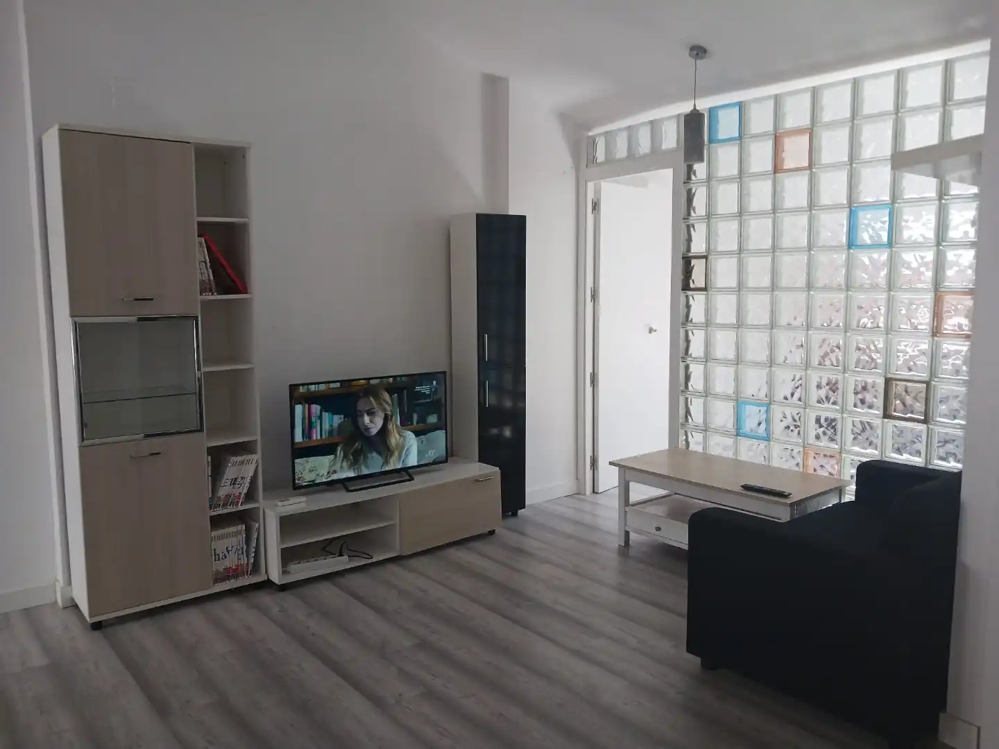 Pis en venda a Calle de Arroyomolinos, 2, El Arroyo - La Fuente Sala d'estar de Pis en venda en Fuenlabrada amb Aire condicionat, Calefacció i Parquet
