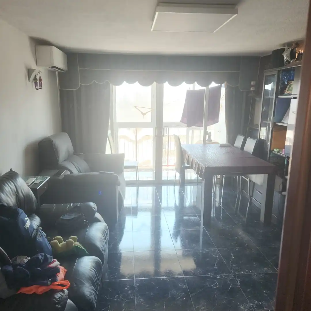 Living room of Flat for sale in L'Hospitalet de Llobregat  with Air Conditioner and Balcony