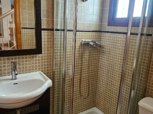 Bany de Casa adosada de lloguer en Sevilla amb Aire condicionat, Calefacció i Terrassa