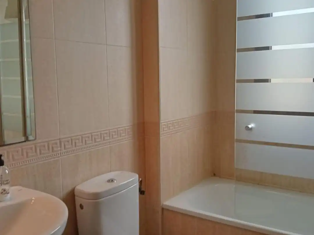 Flat for rent in Misioneras Concepcionistas, 5, La Reconquista - El Rosario Bathroom of Flat for rent in Algeciras with Air Conditioner, Heating and Parquet flooring