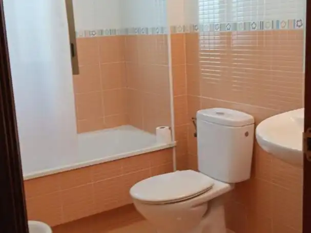 Flat for rent in Misioneras Concepcionistas, 5, La Reconquista - El Rosario Bathroom of Flat for rent in Algeciras with Air Conditioner, Heating and Parquet flooring