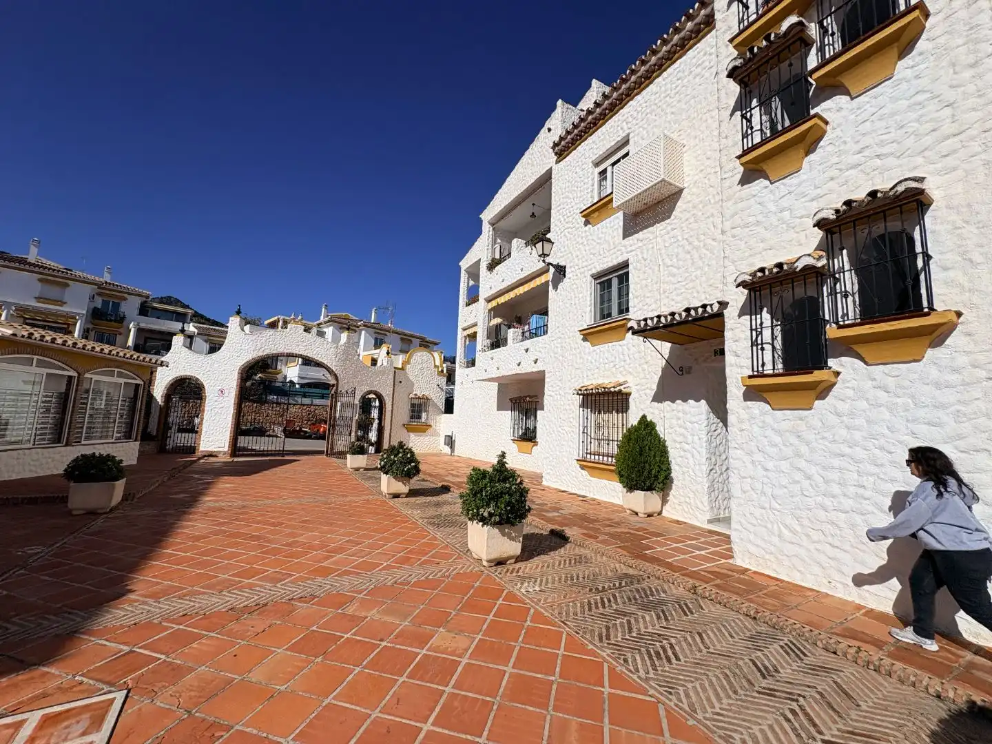 Flat for sale in Avenida de Los Botijos, 1, Los Nadales - Tio Charles Exterior view of Flat for sale in Benalmádena with Air Conditioner, Swimming Pool and Balcony
