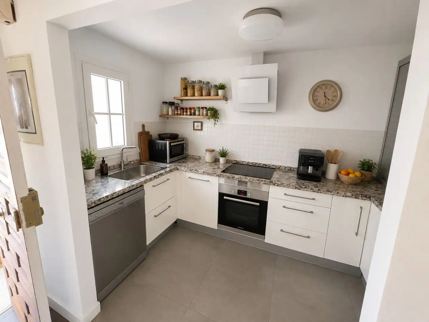 Flat for sale in Avenida de Los Botijos, 1, Los Nadales - Tio Charles Kitchen of Flat for sale in Benalmádena with Air Conditioner, Swimming Pool and Balcony