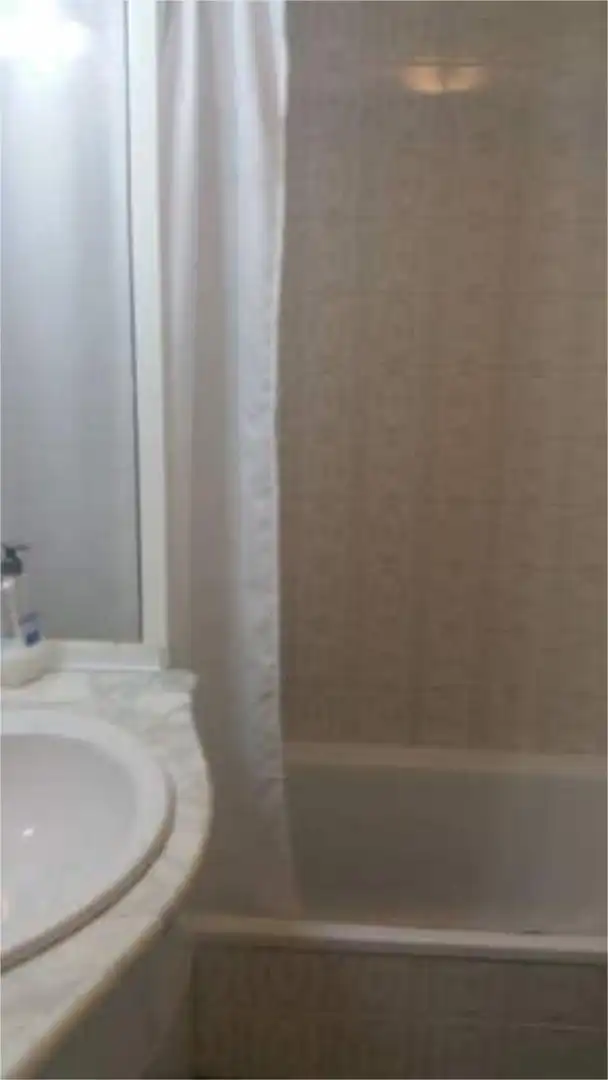 Baño de Piso de alquiler en Gandia con Jardín privado, Terraza y Piscina