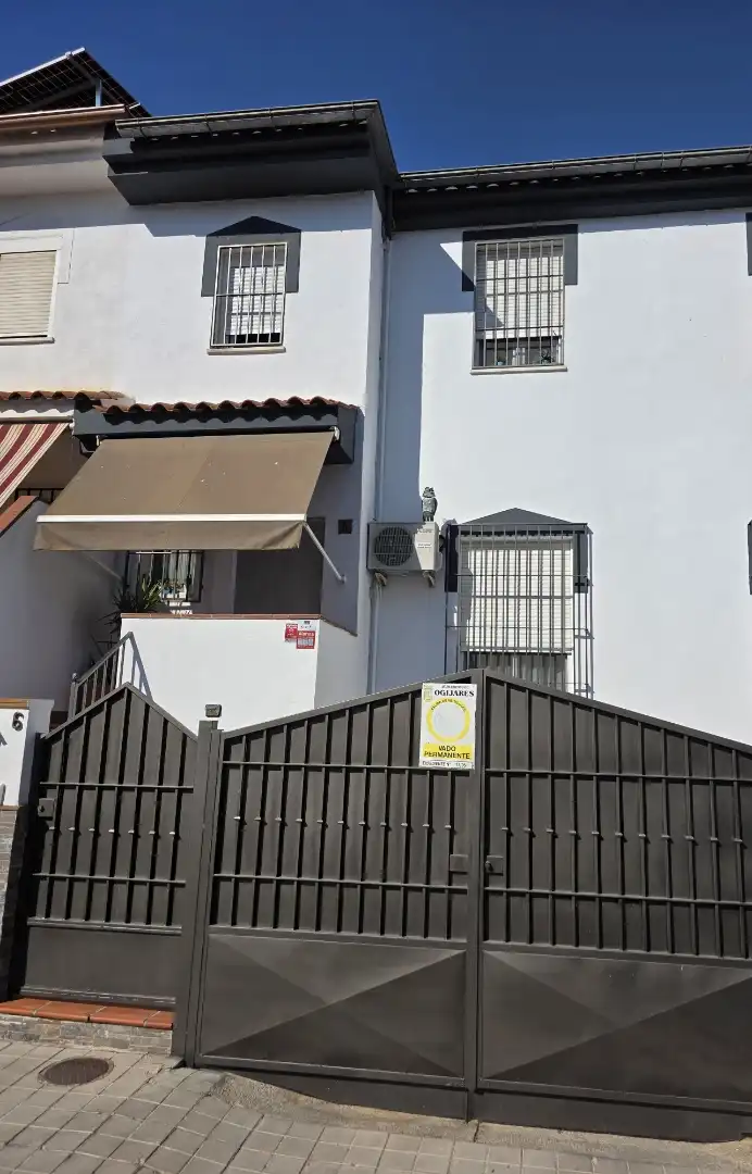 Casa adosada en venta en Calle Guatemala, 30, Ogíjares Vista exterior de Casa adosada en venta en Ogíjares con Aire acondicionado