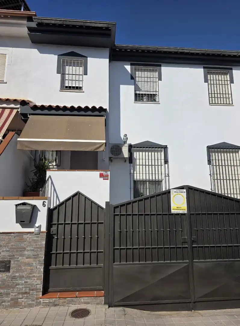 Casa adosada en venta en Calle Guatemala, 30, Ogíjares Vista exterior de Casa adosada en venta en Ogíjares con Aire acondicionado
