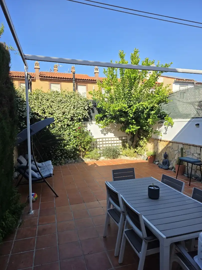 Casa adosada en venta en Calle Guatemala, 30, Ogíjares Terraza de Casa adosada en venta en Ogíjares con Aire acondicionado