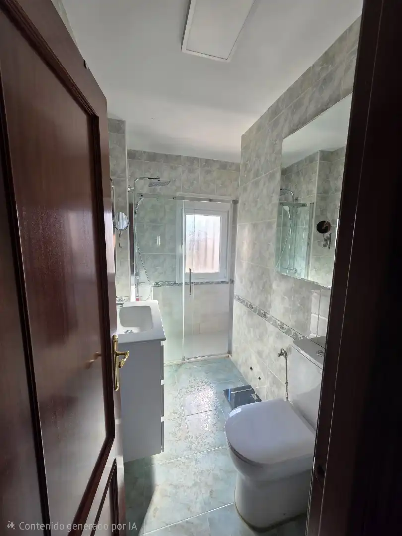 Casa adosada en venta en Calle Guatemala, 30, Ogíjares Baño de Casa adosada en venta en Ogíjares con Aire acondicionado