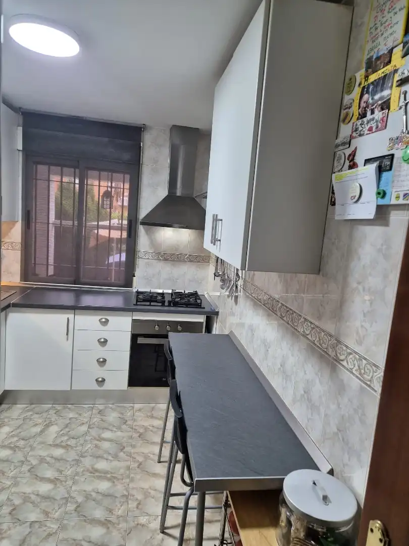 Casa adosada en venta en Calle Guatemala, 30, Ogíjares Cocina de Casa adosada en venta en Ogíjares con Aire acondicionado