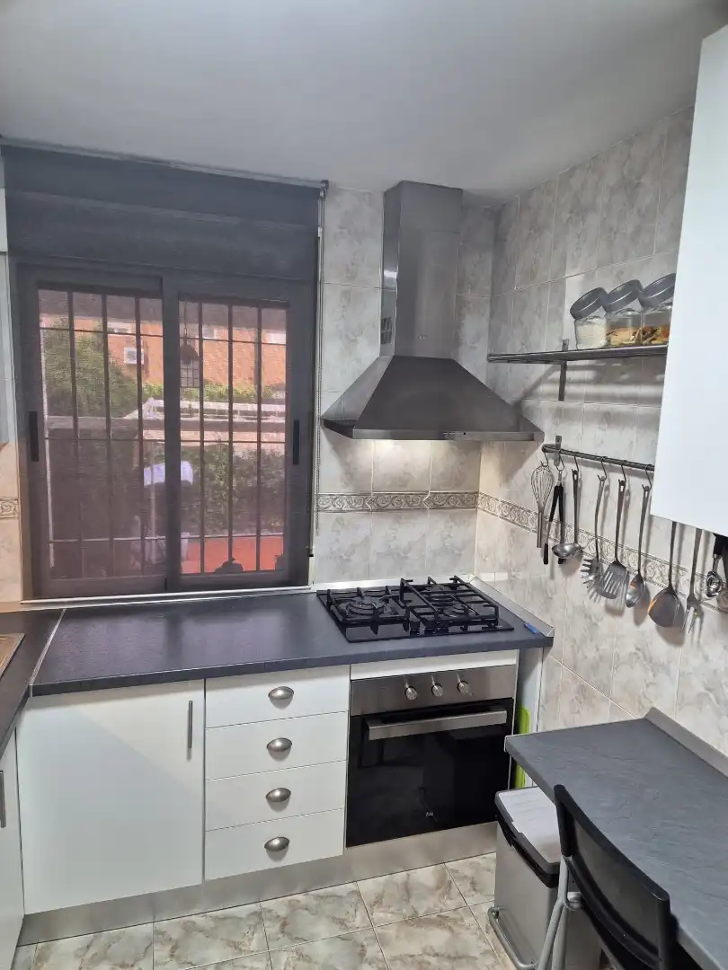 Casa adosada en venta en Calle Guatemala, 30, Ogíjares Cocina de Casa adosada en venta en Ogíjares con Aire acondicionado