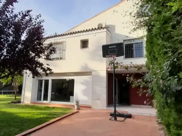 Vista exterior de Casa o chalet de alquiler en Gelves con Jardín privado, Terraza y Piscina
