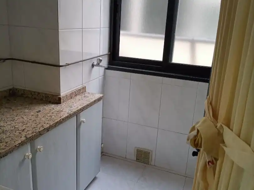 Wohnung zur Miete in Rúa Eduardo Pondal, 64b, Zona Fernández Ladreda Badezimmer von Wohnung zur Miete in Pontevedra Capital
