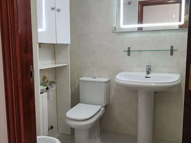 Wohnung zur Miete in Rúa Eduardo Pondal, 64b, Zona Fernández Ladreda Badezimmer von Wohnung zur Miete in Pontevedra Capital