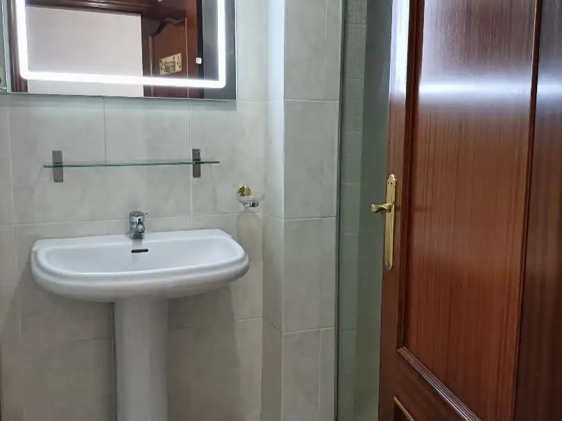 Wohnung zur Miete in Rúa Eduardo Pondal, 64b, Zona Fernández Ladreda Badezimmer von Wohnung zur Miete in Pontevedra Capital