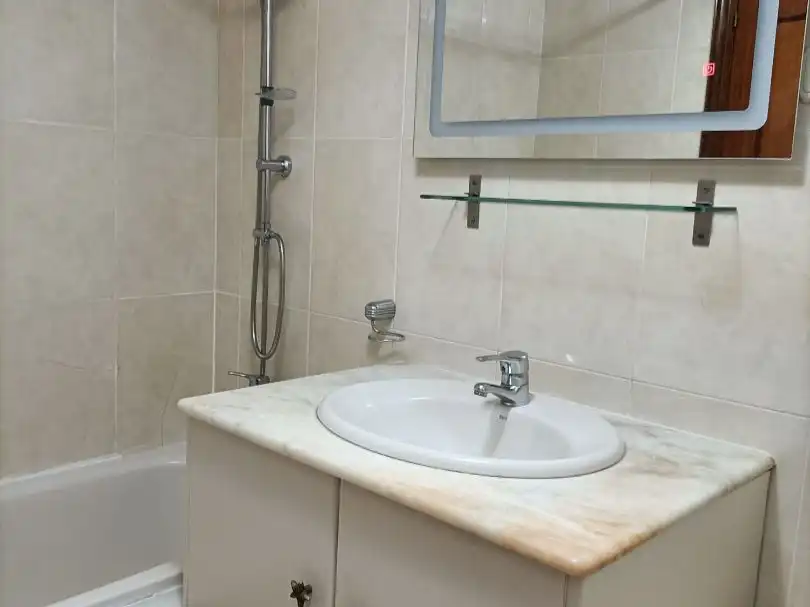 Wohnung zur Miete in Rúa Eduardo Pondal, 64b, Zona Fernández Ladreda Badezimmer von Wohnung zur Miete in Pontevedra Capital