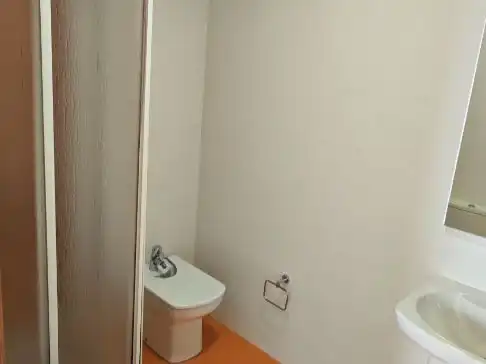 Apartamento de alquiler en Rúa Xoan Manuel Pintos, 8, Mariñamansa Baño de Apartamento de alquiler en Ourense Capital con Calefacción, Parquet y Trastero