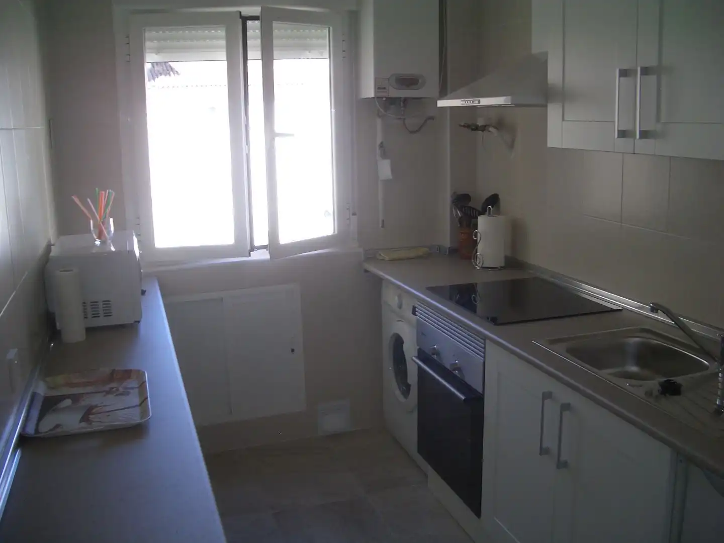 Room in Avenida de la Reconquista, 2, La Reconquista Kitchen of Flat for share in Toledo with Heating, Parquet flooring and Furnished
