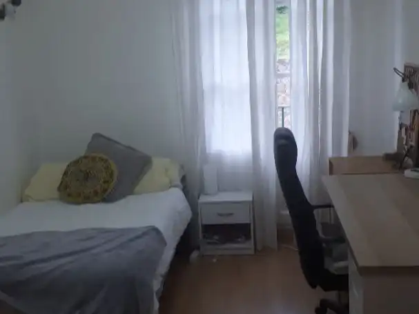 Room in Avenida de la Reconquista, 2, La Reconquista Bedroom of Flat for share in Toledo with Heating, Parquet flooring and Furnished