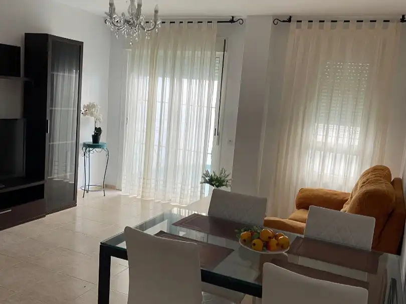 Apartamento de alquiler en Calle Texas, 25, Aguadulce Norte Sala de estar de Apartamento de alquiler en Roquetas de Mar con Amueblado y Parking comunitario