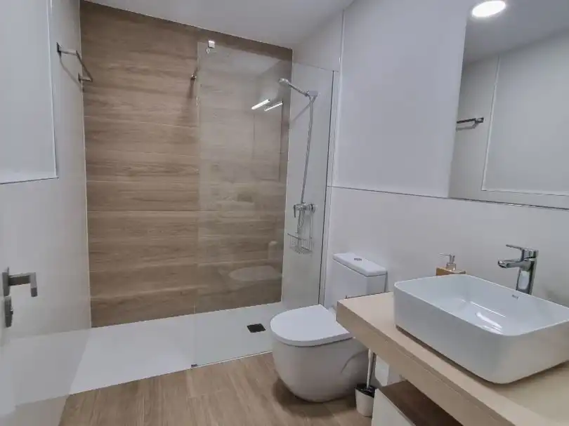 Flat for rent in Calle la Naval, 145, Isleta Bathroom of Flat for rent in Las Palmas de Gran Canaria with Furnished, Community parking and Balcony