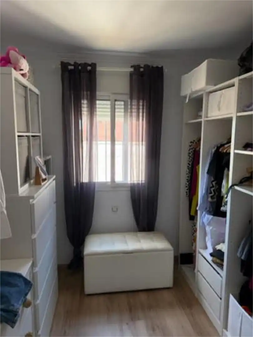 Casa adosada en venta en Los Gallos Habitación de Casa adosada en venta en Chiclana de la Frontera con Terraza y Piscina