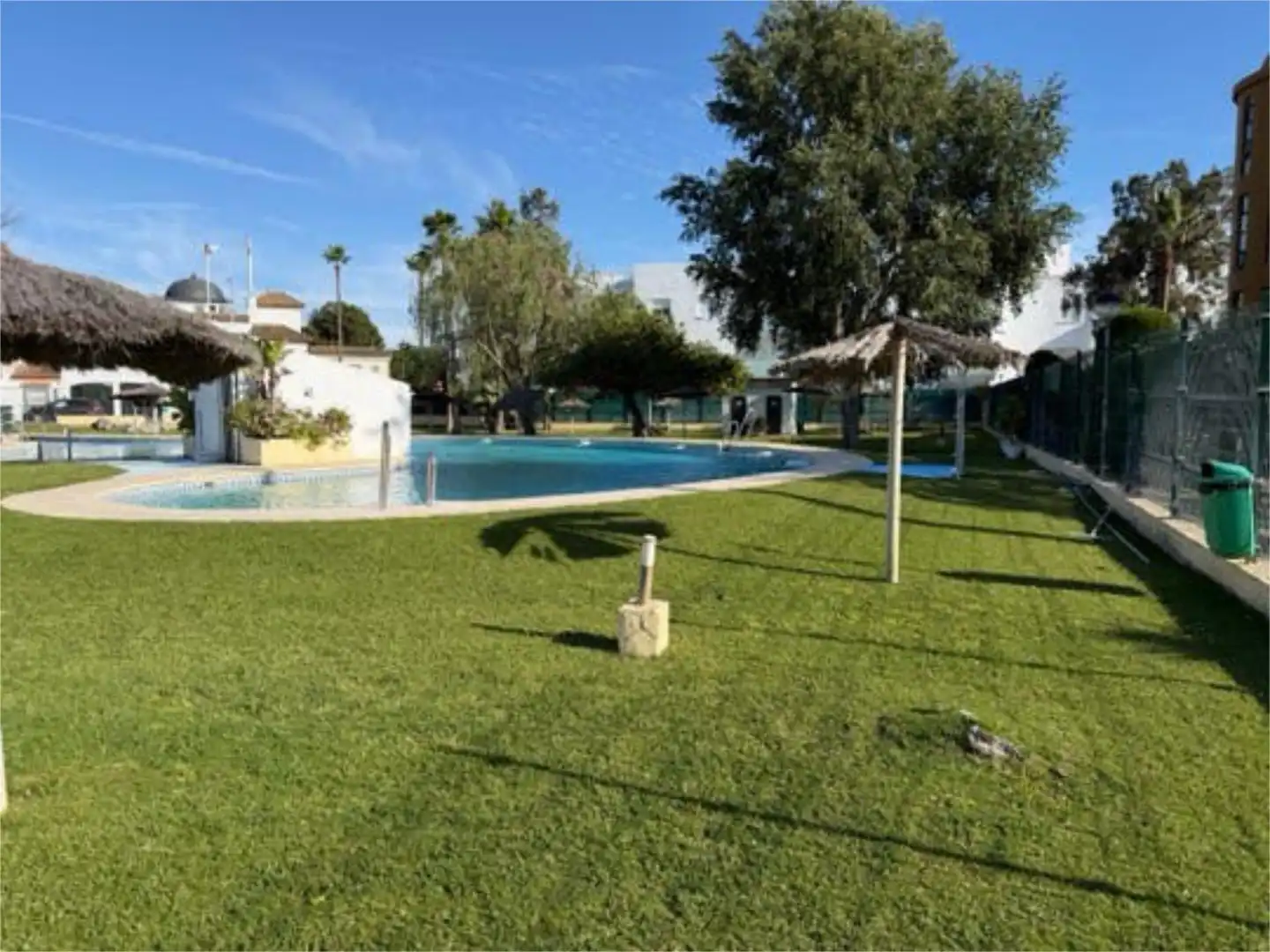 Casa adosada en venta en Los Gallos Piscina de Casa adosada en venta en Chiclana de la Frontera con Terraza y Piscina