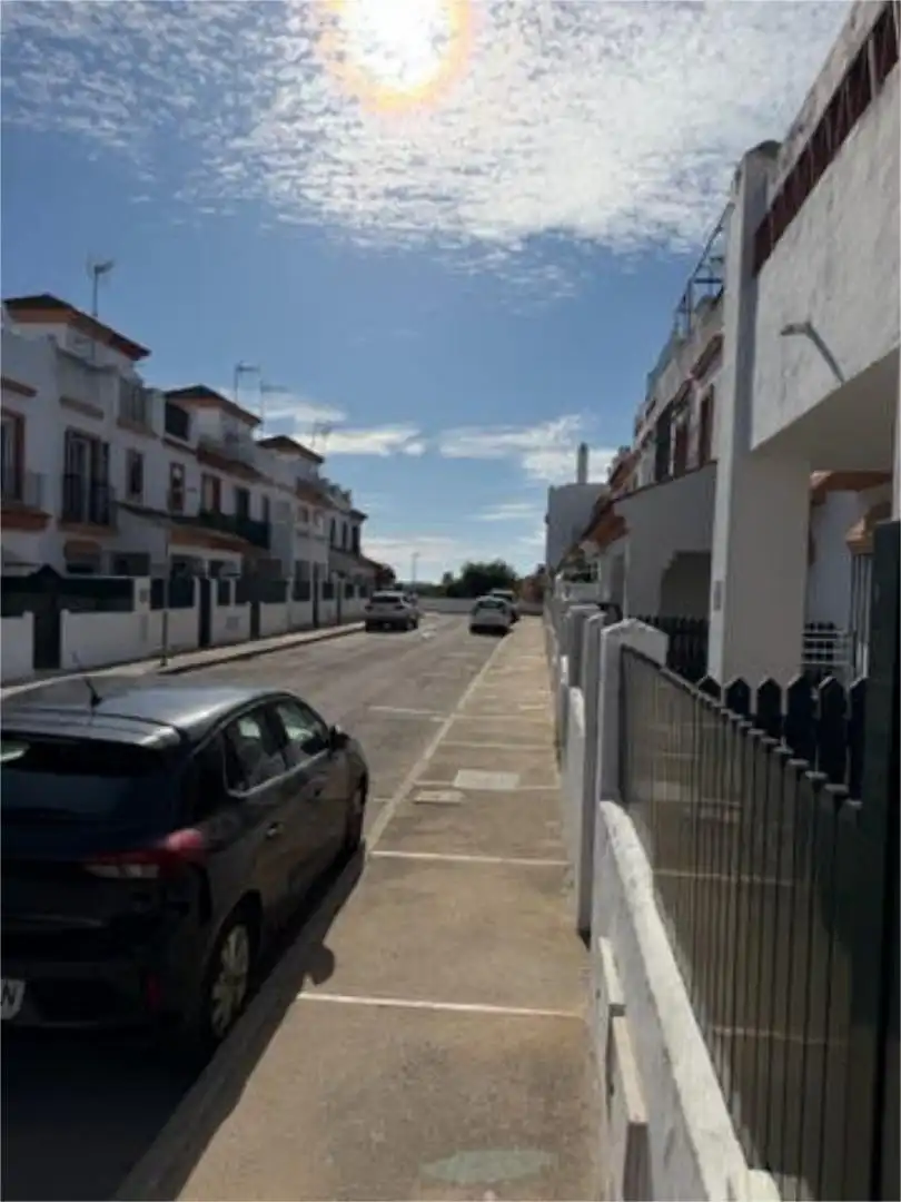 Casa adosada en venta en Los Gallos Vista exterior de Casa adosada en venta en Chiclana de la Frontera con Terraza y Piscina