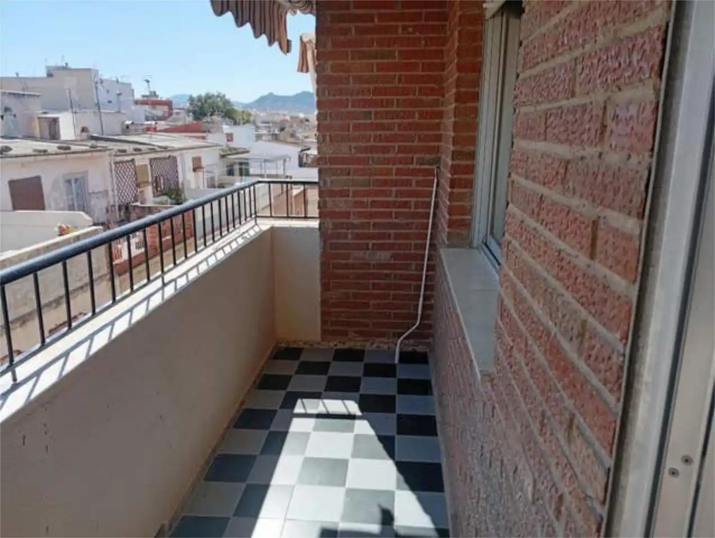 Piso de alquiler en La Coca - La Nia - Vistahermosa Terraza de Piso de alquiler en Aspe con Terraza, Trastero y Amueblado