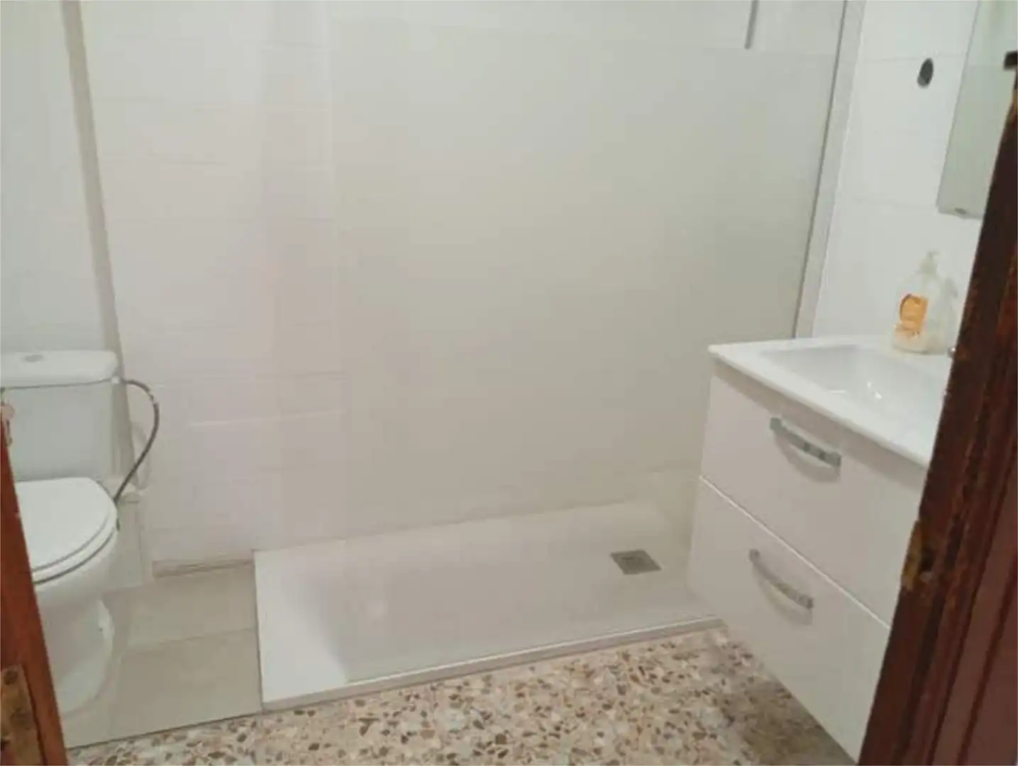 Piso de alquiler en La Coca - La Nia - Vistahermosa Baño de Piso de alquiler en Aspe con Terraza, Trastero y Amueblado