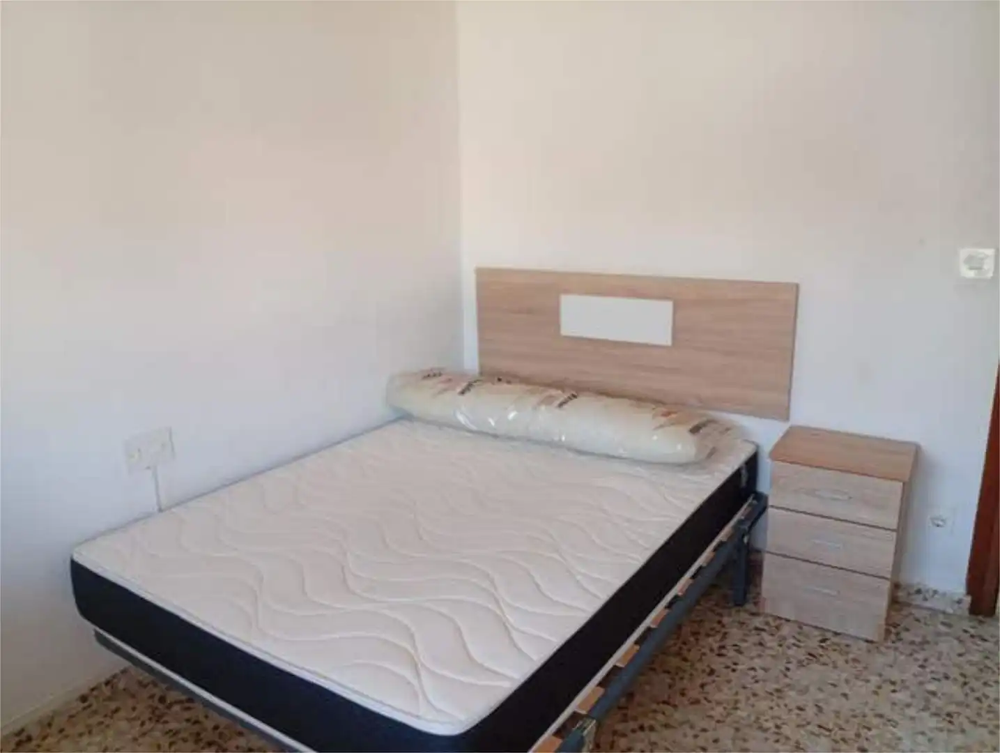 Piso de alquiler en La Coca - La Nia - Vistahermosa Habitación de Piso de alquiler en Aspe con Terraza, Trastero y Amueblado