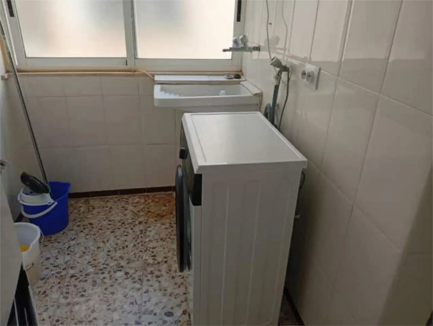 Piso de alquiler en La Coca - La Nia - Vistahermosa Baño de Piso de alquiler en Aspe con Terraza, Trastero y Amueblado