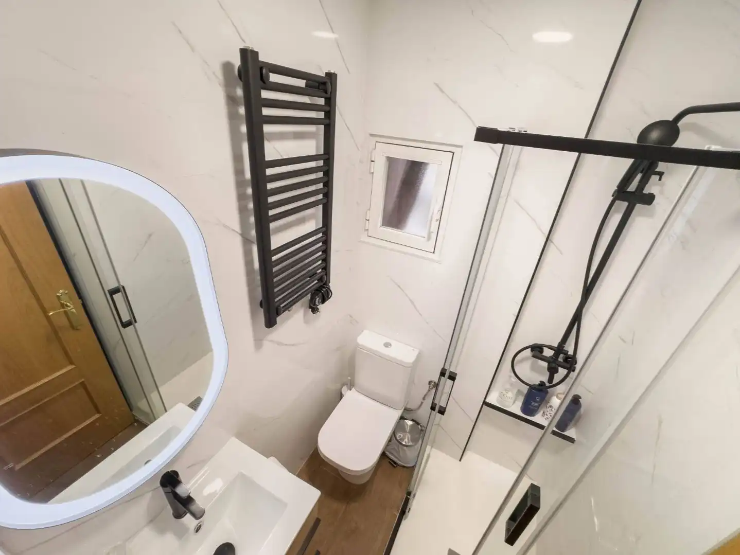 Flat for rent in Calle de Latoneros, 10, Sol Bathroom of Flat for rent in Madrid Capital with Air Conditioner and Balcony