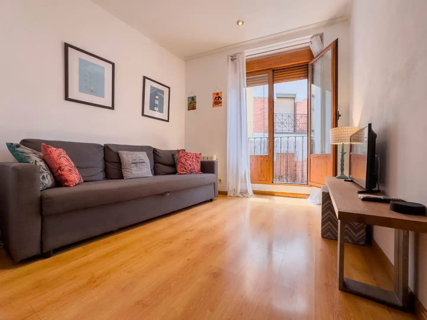 Flat for rent in Calle de Latoneros, 10, Sol Living room of Flat for rent in Madrid Capital with Air Conditioner and Balcony