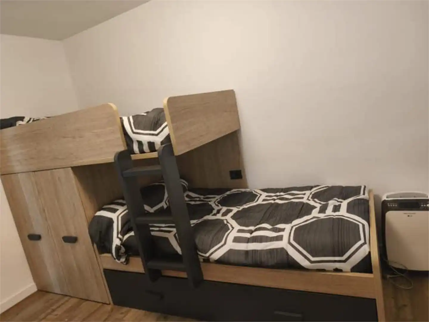 Schlafzimmer von Wohnungen zur Miete in Moaña mit Möbliert