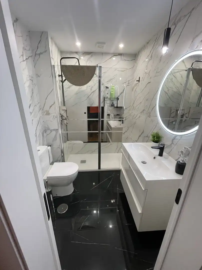 Flat for sale in Calle María Fulmen, 1, Parque Alcosa Bathroom of Flat for sale in Sevilla with Air Conditioner, Heating and Private garden