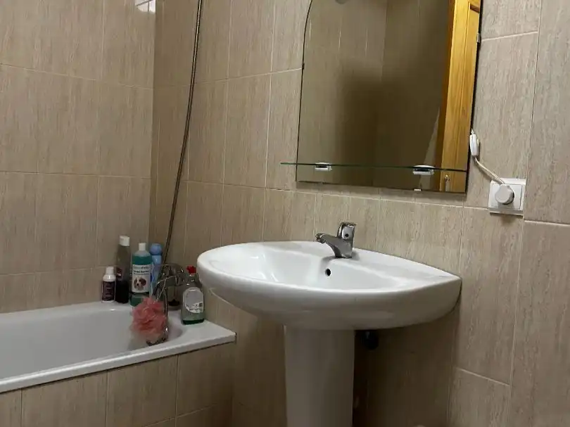 Bany de Pis en venda en Churriana de la Vega amb Balcó