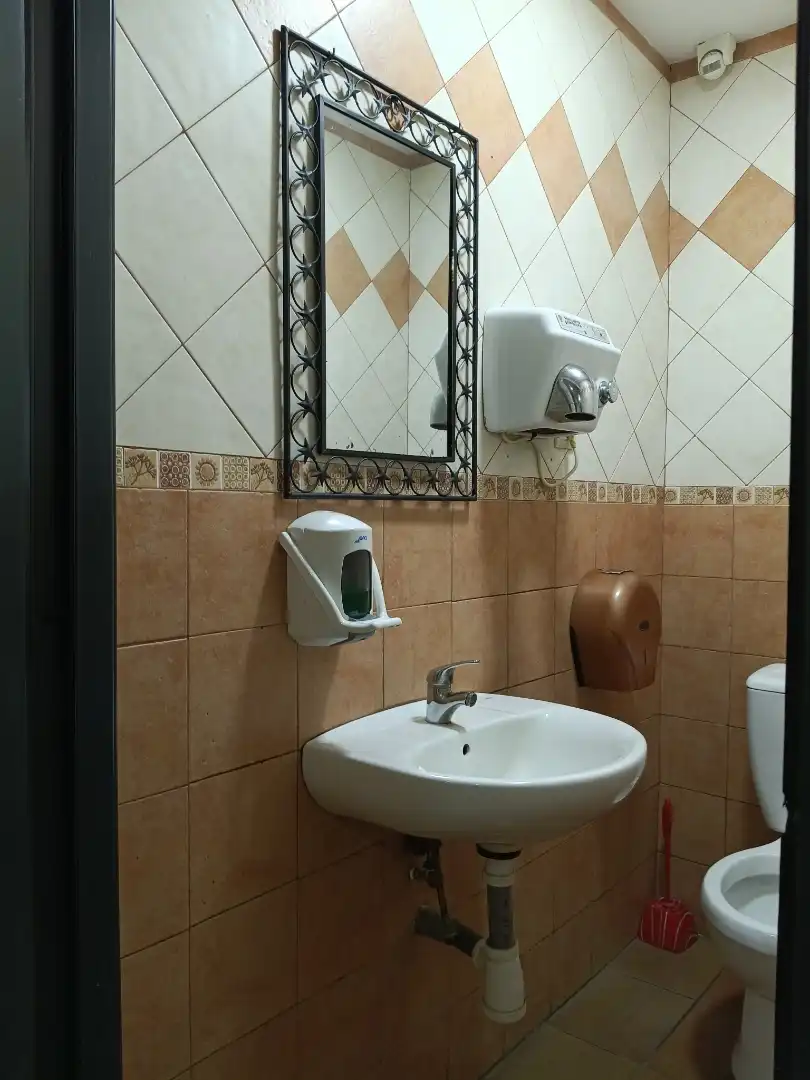 Local en venta en Avenida Granada, 15, Puente Mayorga - Campamento Baño de Local en venta en San Roque con Aire acondicionado