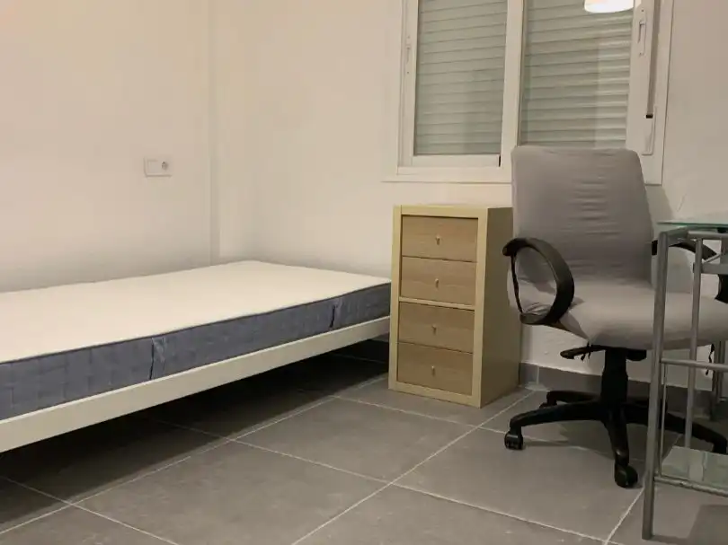 Habitación de Piso de alquiler en Málaga con Terraza y Amueblado