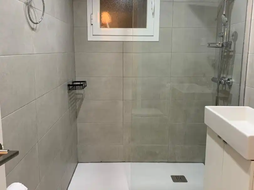 Baño de Piso de alquiler en Málaga con Terraza y Amueblado