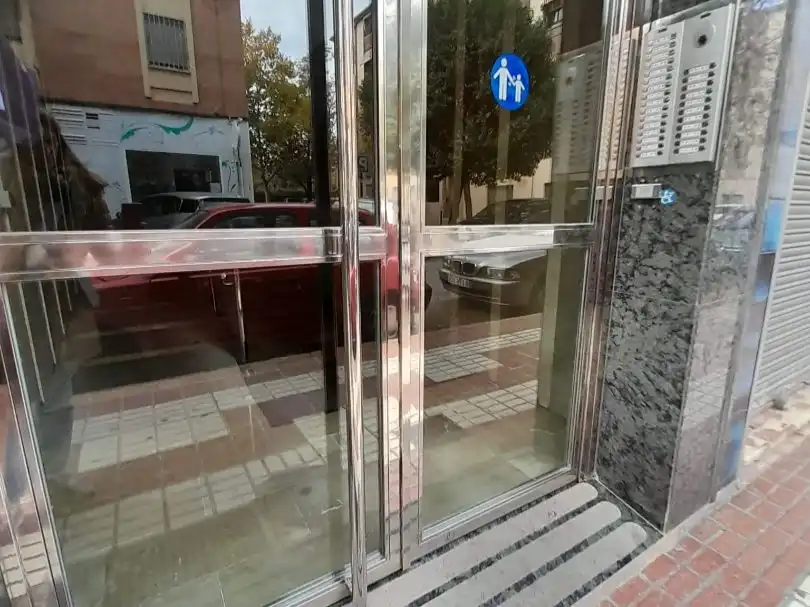 Wohnung zur Miete in Calle Esturión, 3, Angustias - Chana - Encina Wohnung zur Miete in Granada Capital mit Klimaanlage und Balkon