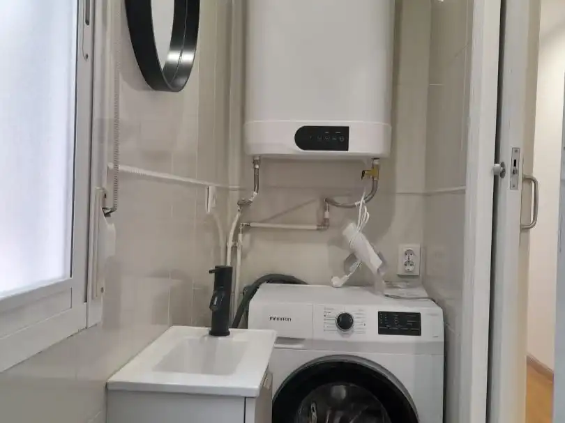 Wohnung zur Miete in Calle Esturión, 3, Angustias - Chana - Encina Badezimmer von Wohnung zur Miete in Granada Capital mit Klimaanlage und Balkon