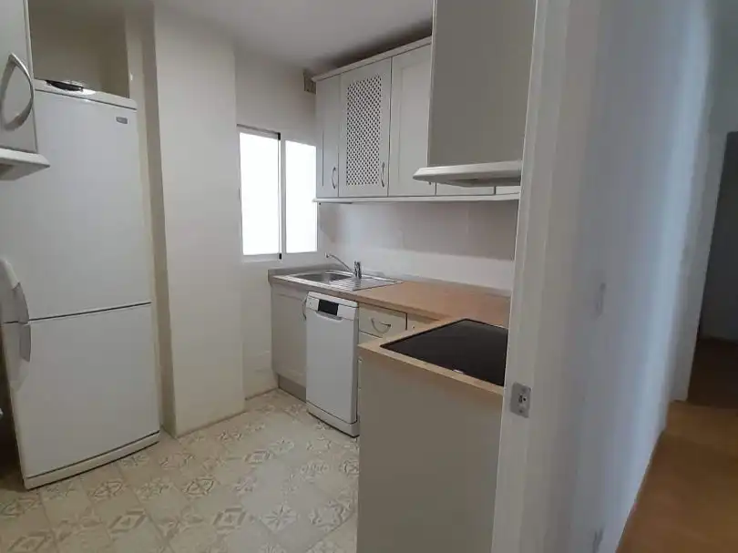Wohnung zur Miete in Calle Esturión, 3, Angustias - Chana - Encina Küche von Wohnung zur Miete in Granada Capital mit Klimaanlage und Balkon