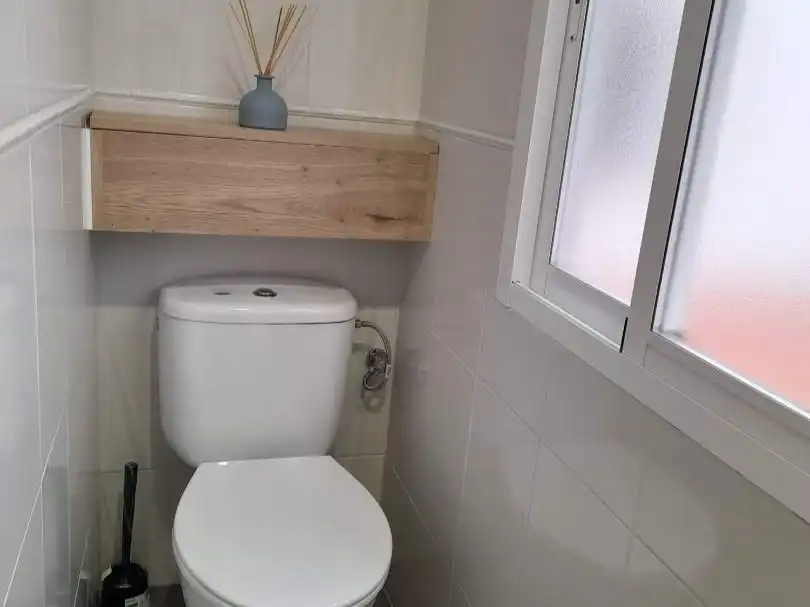 Wohnung zur Miete in Calle Esturión, 3, Angustias - Chana - Encina Badezimmer von Wohnung zur Miete in Granada Capital mit Klimaanlage und Balkon