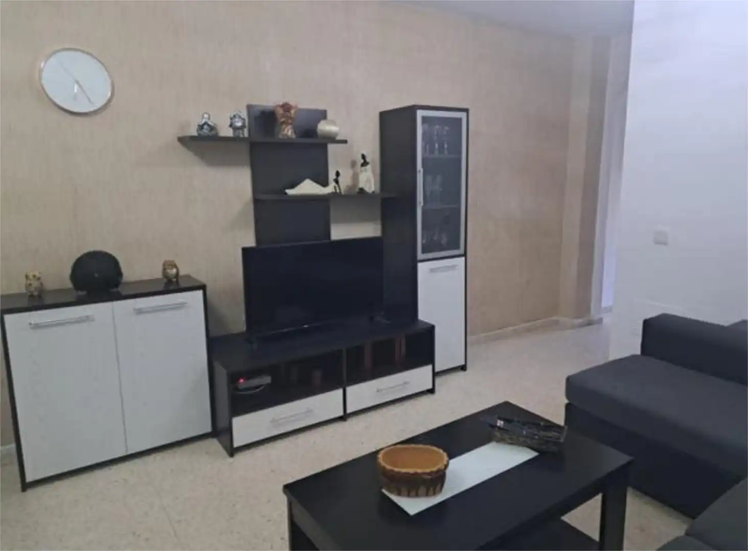 Casa o chalet de alquiler en La Granja - La Colina - Los Pastores Sala de estar de Casa o chalet de alquiler en Algeciras con Terraza y Amueblado